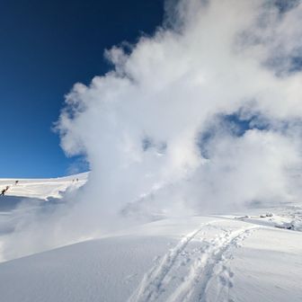 地獄谷、硫黄くさい