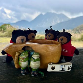 時間に
ゆとりができたので
再びコーヒータイム((´∀｀*))
直後に三俣山はドロン

岩峰の上で
絶景コーヒータイム((´∀｀*))

※ここでブルーを背負った緑のカエル1匹
　置き去りにしたと思われます
　いずれ捜索に(´-_-｡`)

ありました！
自分の車に｡ﾟ+.( °∀°)ﾟ+.ﾟｽﾐﾏｾ-ﾝ