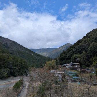 八木尾に下山。果無方面