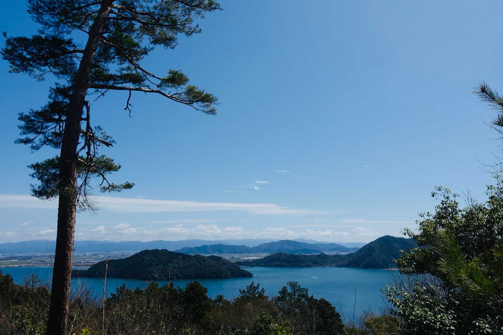 ▼ 琵琶湖の『青』に思いを馳せて‼︎ 海なし県の離島・沖島‼︎