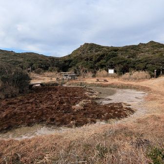 不動池は干上がってます
