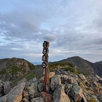 右から北岳、間ノ岳。
