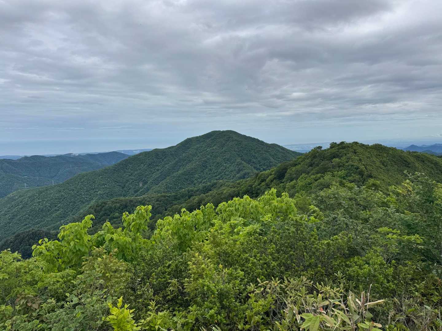 振り返って富士写ヶ岳
どこかの角度から見ると富士山に見えることが山名の由来らしい