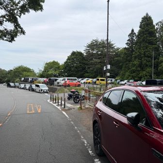路駐もぎっちりの割谷駐車場到着