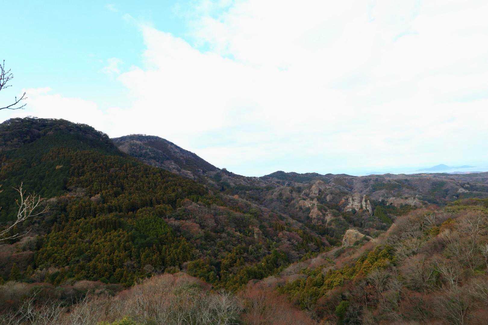 おお。絶景かな絶景かな。しかも、だいぶ青空も見えてきて…。