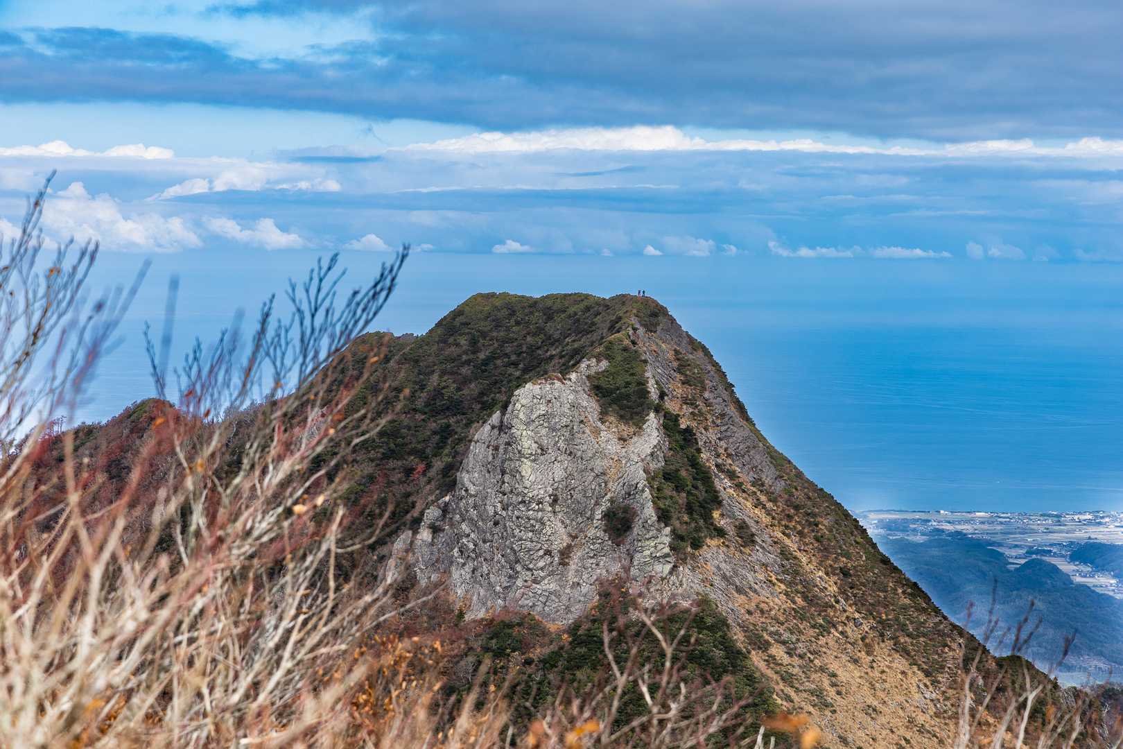 甲ヶ山山頂付近。硬派な男前の印象。