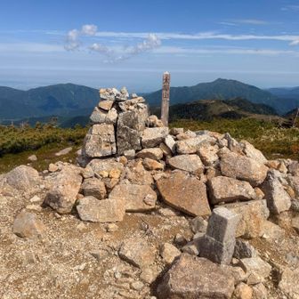 太郎山　2373m
太郎平までとはいっても
やっぱり1つはピーク踏んでおきたい衝動