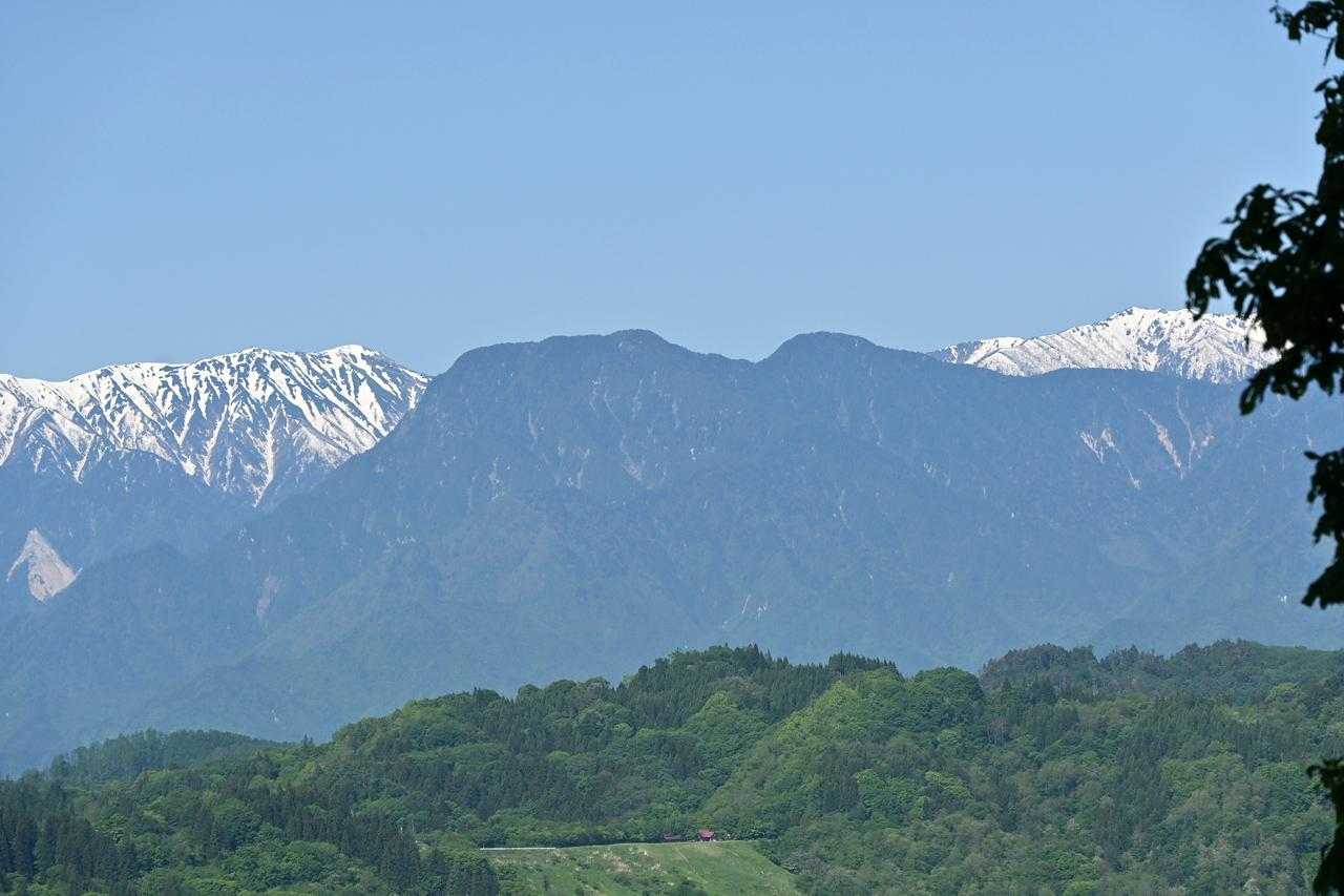 今回見送った二百名山の有明山　まさにアルプス前衛峰と言ってよいたたずみに登高意欲をそそられる