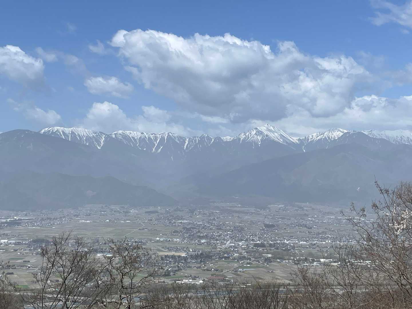 ロードからも北アルプスが一望