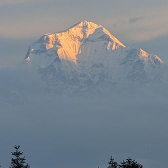 朝日のダウラギリ