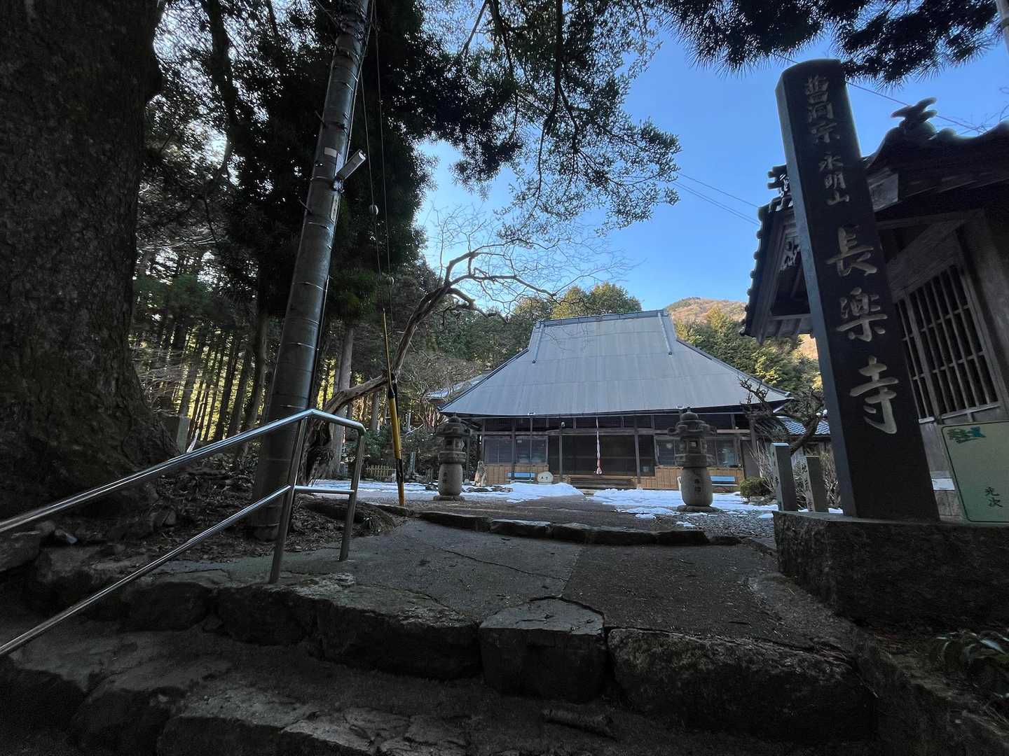 お寺にお礼のお参りして、無事下山