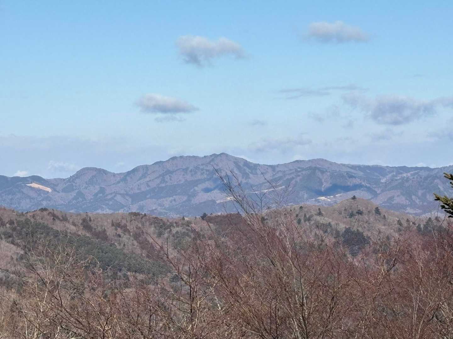 翁倉山がまんなかに
お天気が良ければ栗駒山や鳥海山も見える