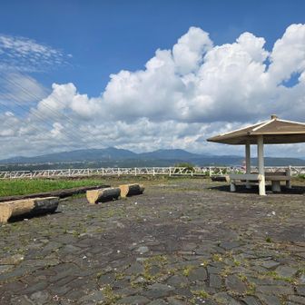 頂上
らしき標識、三角点見当たらず
室蘭岳の眺望良し