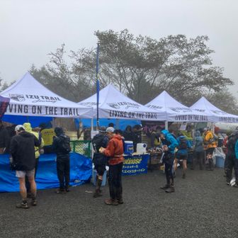 基本、走ってる時写真忘れがち…（というか、撮れるような景色なし😂笑）
みんな泥まみれ〜
このくらいの時間からみんな思ったはず。そろそろ雨止む予報では？…と。