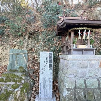 蜂穴神社の隣、髪授神社前で🙏
10回くらい来たけど、ご利益ないなあ（笑）