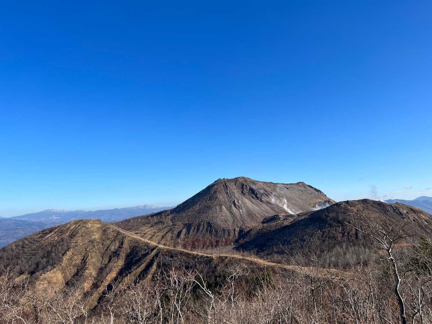 振り返ると登ってきた山々
