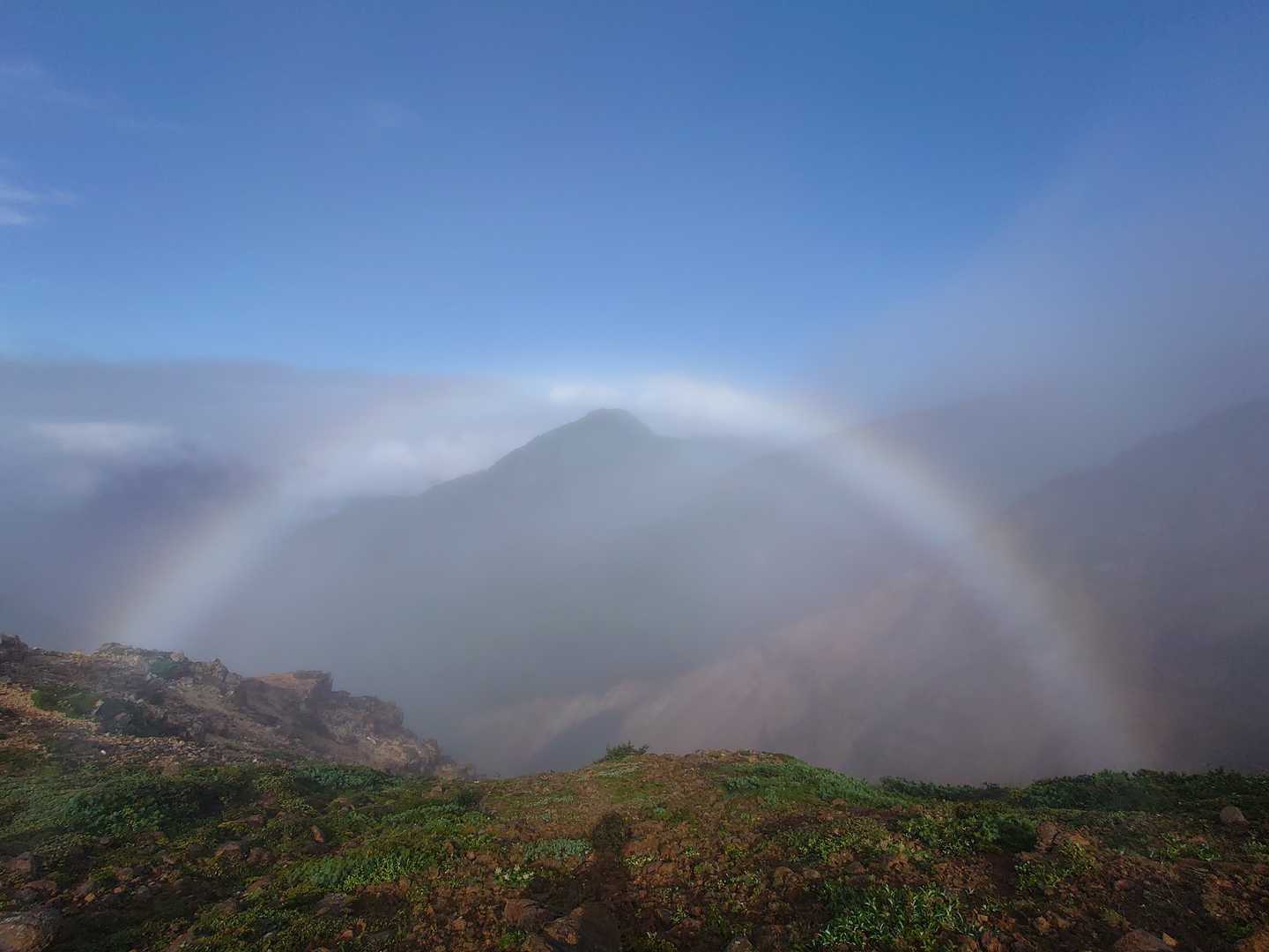 全貌撮影成功✨
向かいの山に、見事なアーチが掛かりました🌈