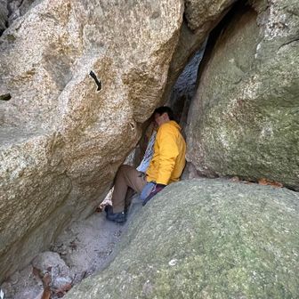 ①不動の押分け岩
ここはザックを置いて