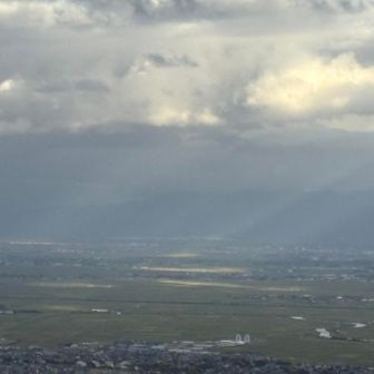 観音堂からの風景
雲の切れ間から陽が差し込む
いつも楽しませてくれるこの場所
