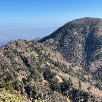 高原山から鶏頂山へと続く稜線🦅