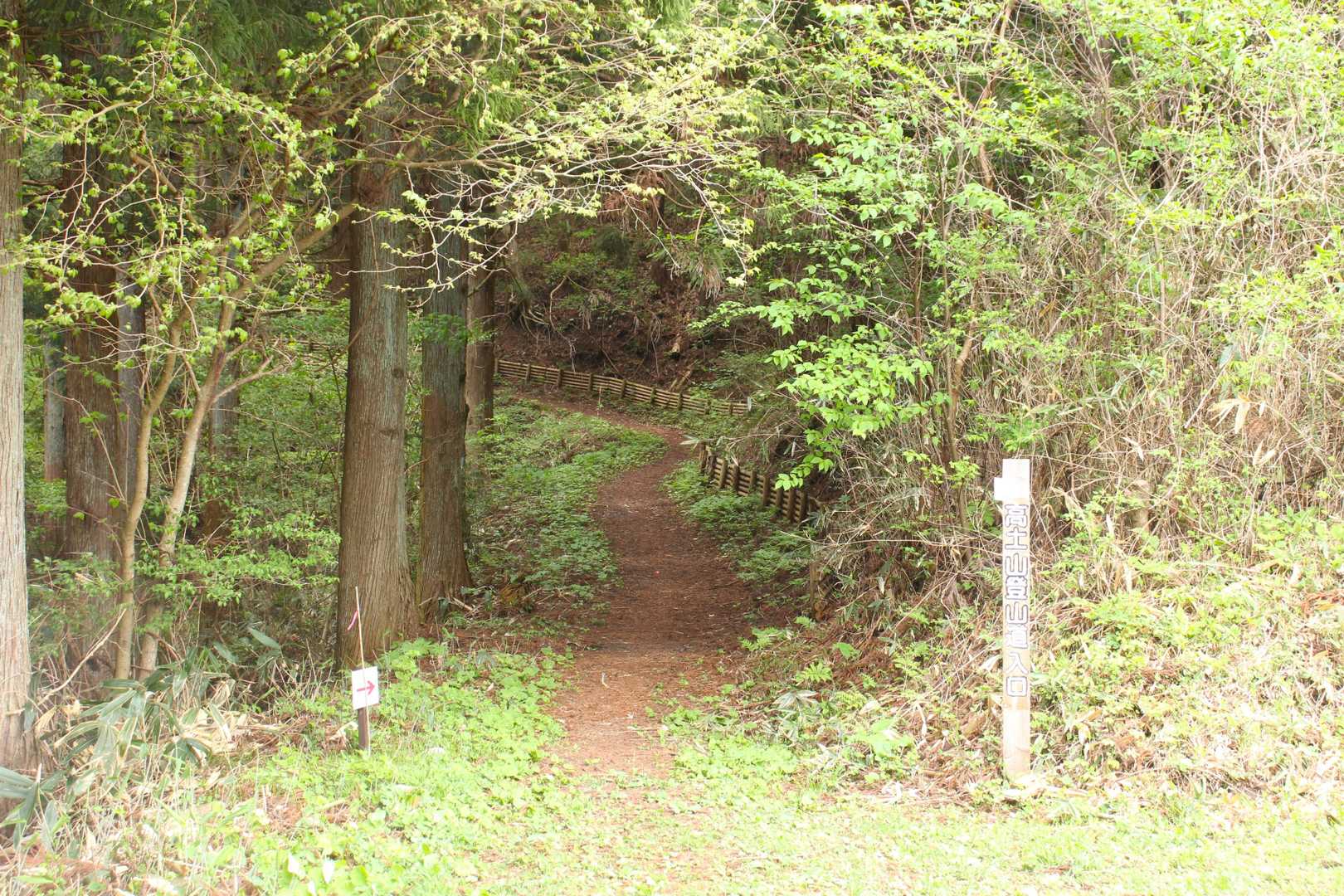 ここは登山口への登山口(らしい)。