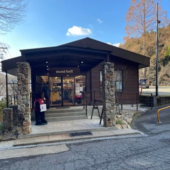 mont-bell前の駐車場