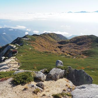 空木岳山頂から駒峰ヒュッテ方面