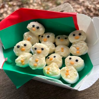 おやつタイム✨
ホワイトチョコとマシュマロで作った雪だるまー⛄
かわゆい。ひよこみたいだけどｗ