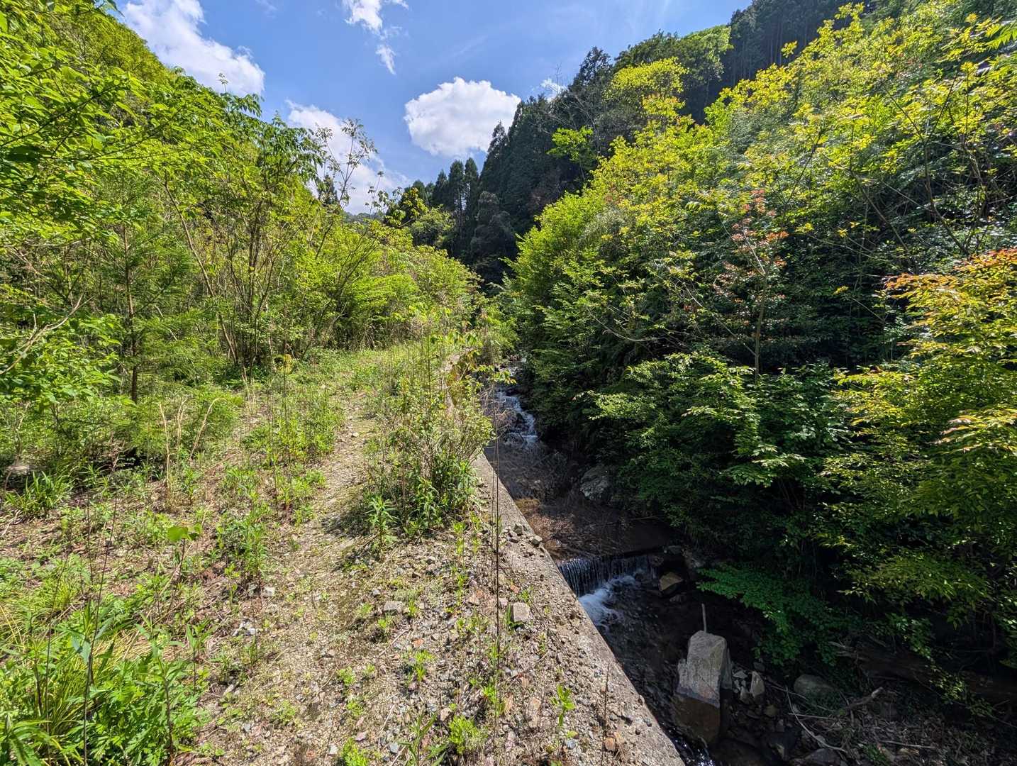 塔の岩 往復コースの写真