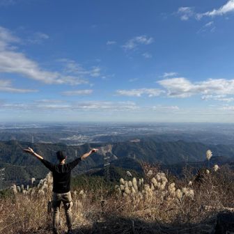 最近は違う趣味を始めたので起きれないのが悩み。
まぁ充実しているよ。

長居したいとこだが御岳神社へ向かおう。
(麻生山は南から入るルートは地味にキツイです。)