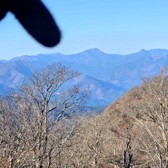 振り替えると
赤星山系、赤石山系、
笹ヶ峰、伊予富士、一番奥に
何とか石鎚山！
