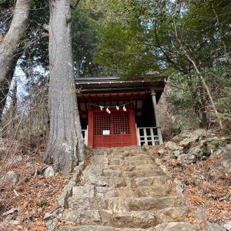 奥の院、この裏山に祠があります