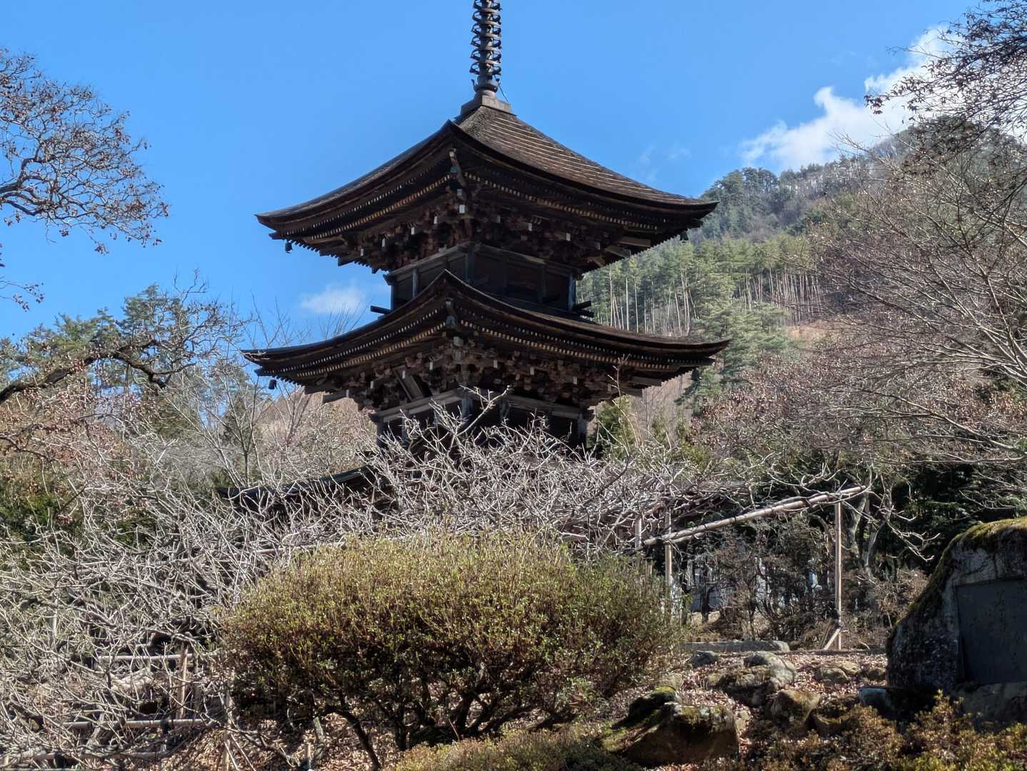 前山寺。未完成の三重の塔。