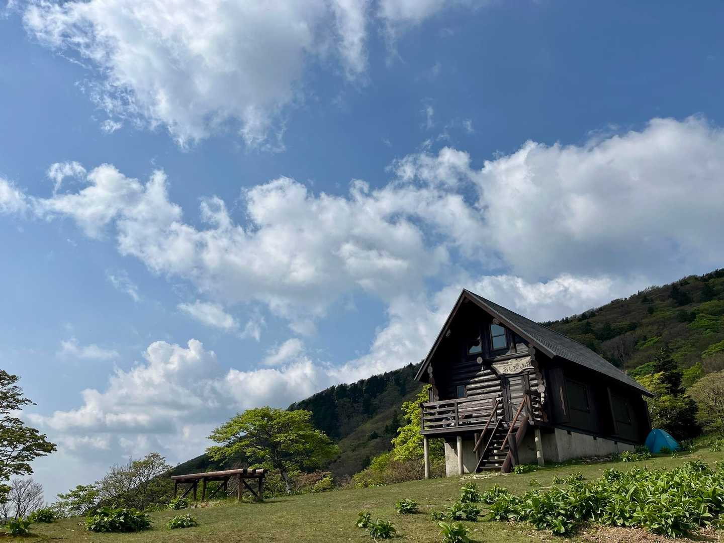青空とサザエさんハウス
メチャいいやん！
まだ居たいけどソロソロ下山の時間です🥲
