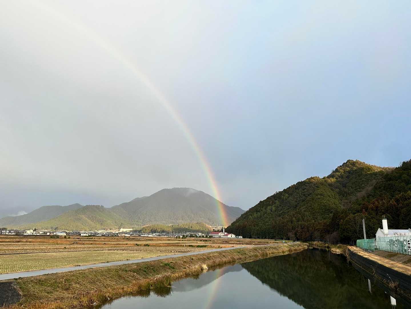 水面にも映ってるし🌈微妙なんだけど実は二重虹でした✨✨