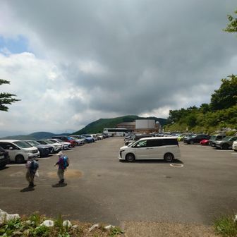 無事下山
この駐車場に入れない車が何十台も並んでいた
県道303号も一部離合不能区間で身動きがとれない状況があった😮‍💨