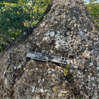 鬼ケ岳頂上開けていて、360°眺望良好です。