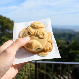 高尾山スミカの天狗焼、かなり並んだ