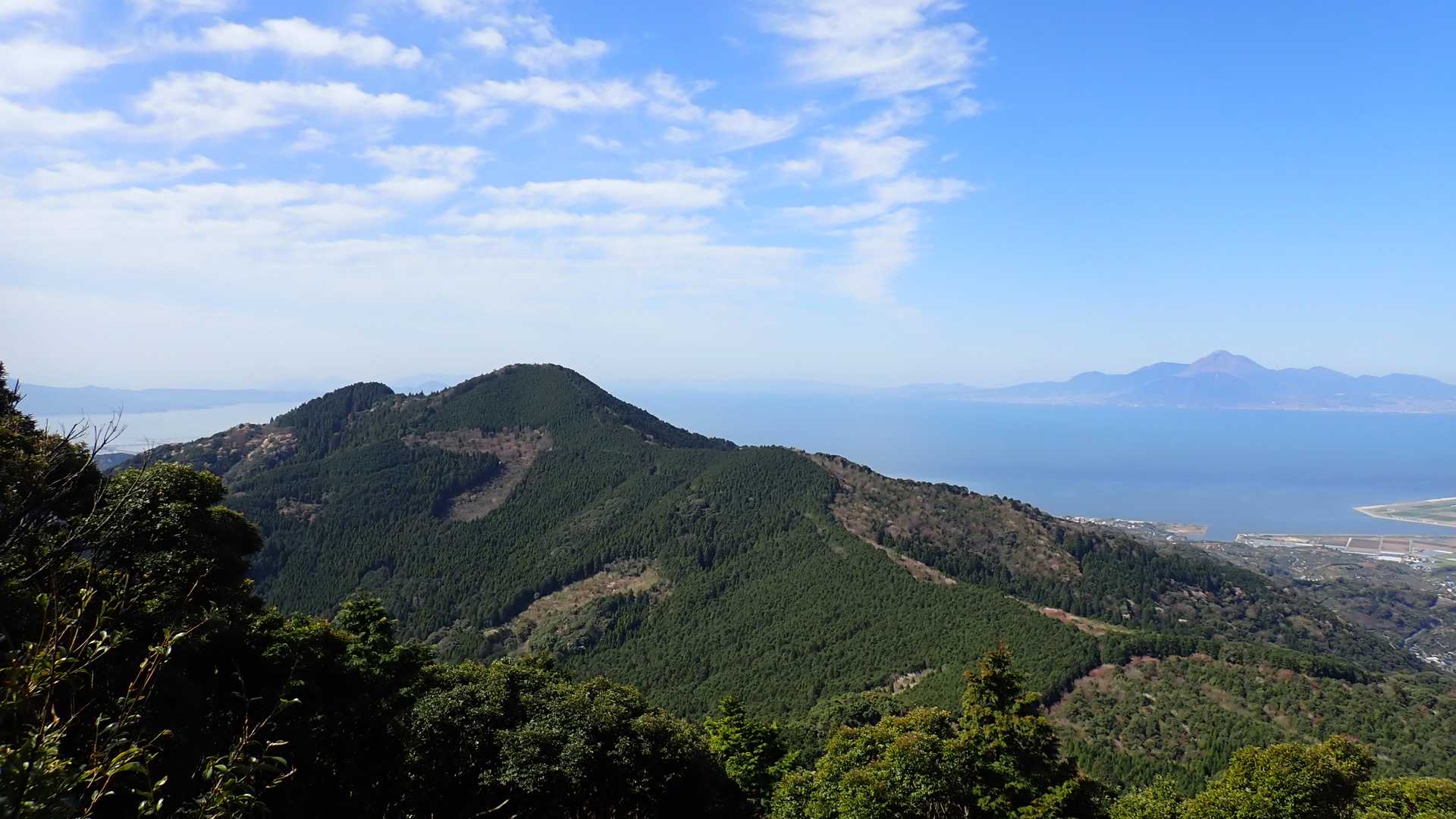 再び三ノ岳に戻って来ました、二ノ岳を振り返る、写真ではワープ⏲