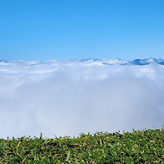 果たして北信の山並は…