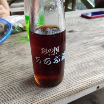 顔振峠にて初めて飲んだコーラ。地元秩父の零細企業様が作られたそうです。懐かしい味でした。1本200円。