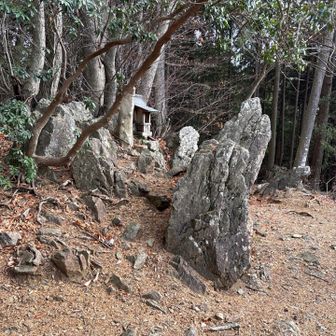 顎掛岩横の祠