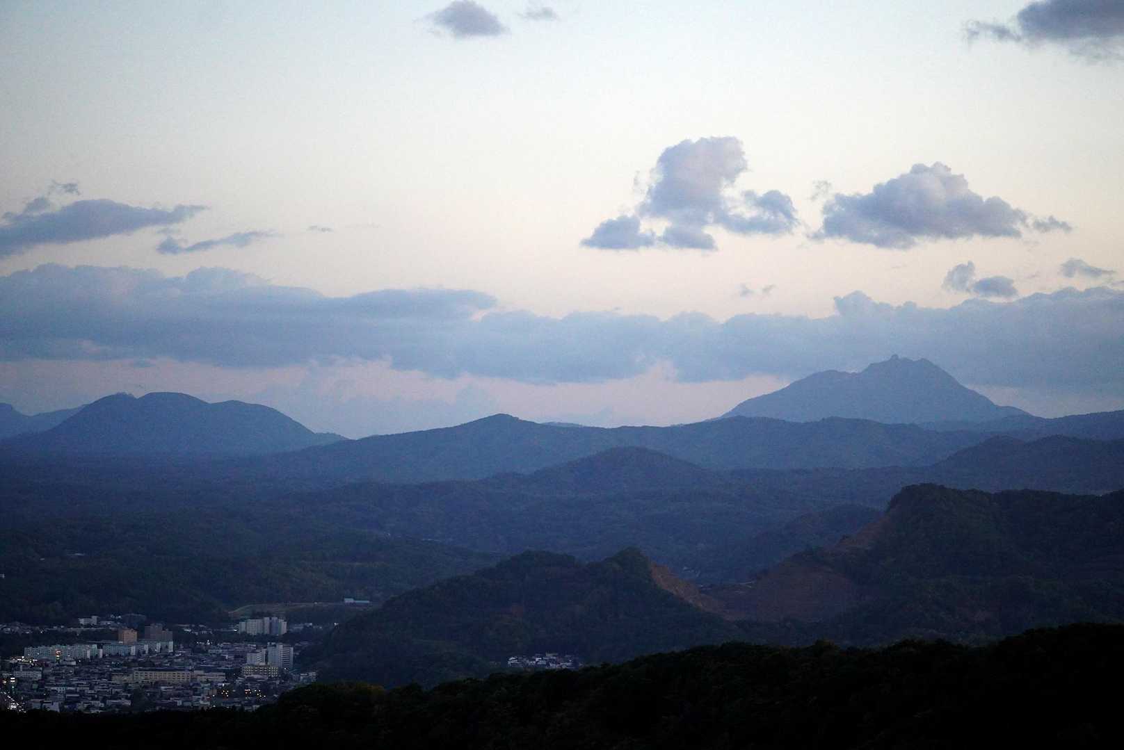 今日も登山日和だったし、あの辺りも賑わっていたのだろうな。

暗くなる前に、エニーとイチャンをしっかり目に焼き付けておいた。