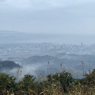 晴れたら、
島根半島も大山も見えるらしいんょ💦