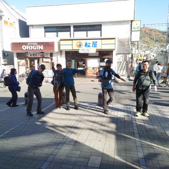 私は所用のため、近鉄奈良線の瓢箪山駅にてエスケープ。体力的にはもう少し頑張れたかも？この後のコースも歩くのが楽しみです。また日程があれば、参加したいと思います。けんさんを始め、ご参加の皆様、またご一緒願います　(*- -)(*_ _)ペコリ