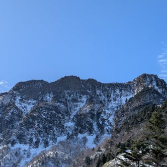夜明峠から見る石鎚はすごい迫力です。