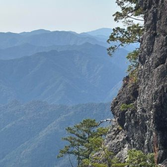 右に見えました本宮山｡