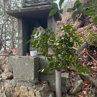 役行者様

花筒にお水を足しました。😊