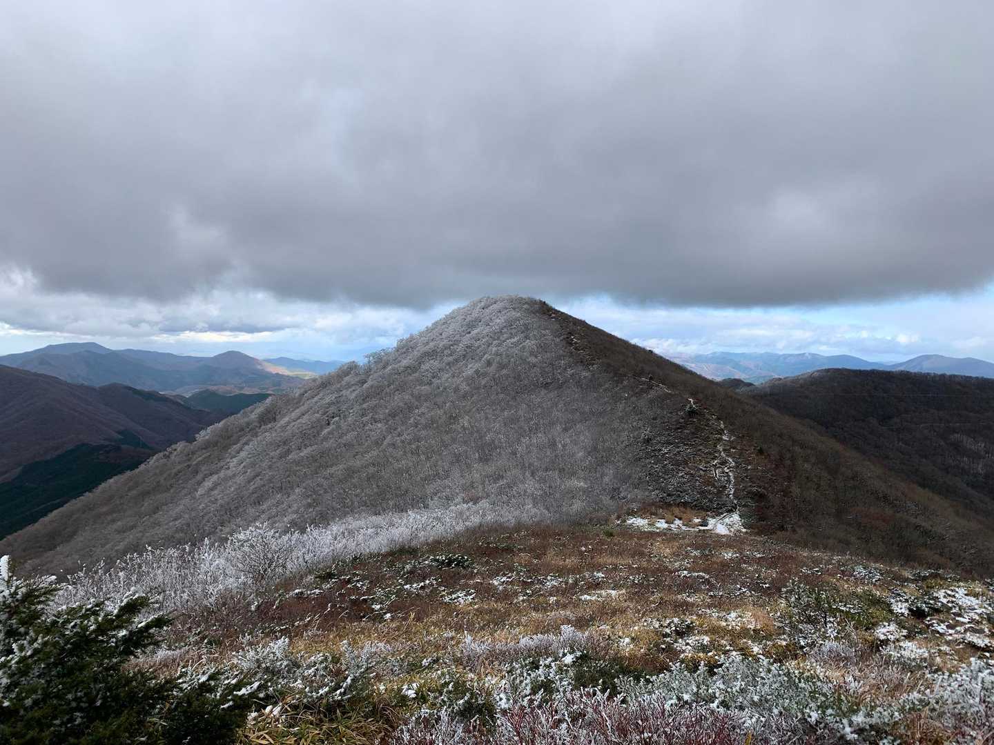 期待していた池の段からの立烏帽子山の景色
紅葉は終わり
でも初冬感たっぷりで◎
