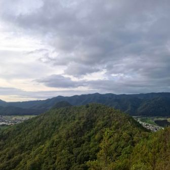 頭がひょっこり出てるのが、和気富士